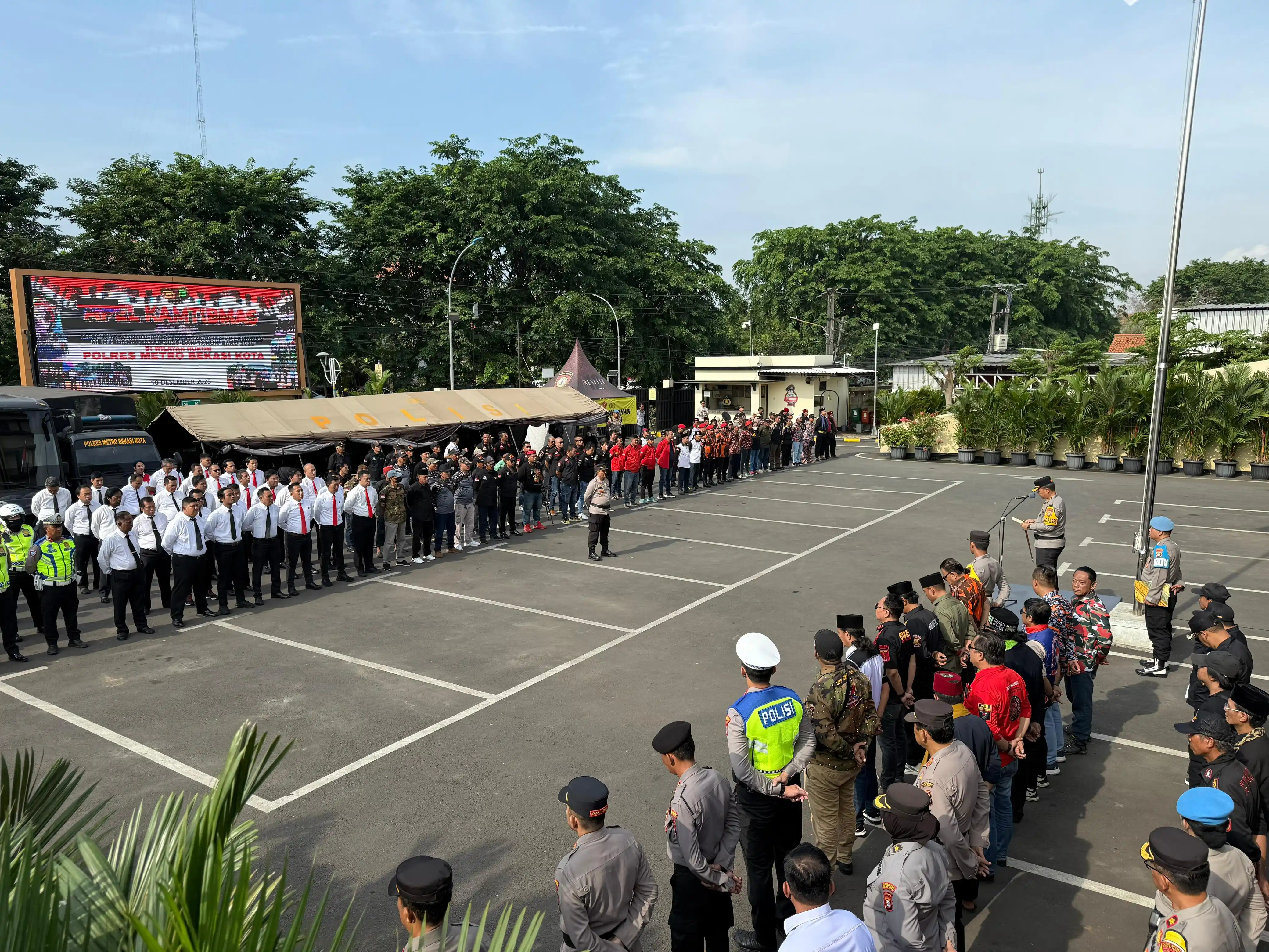 Polres Metro Bekasi Kota menggelar Apel Kamtibmas di halaman Mapolres Metro Bekasi Kota, Rabu (10/12/2025) (Foto: Dok MI/Bandaharo Siregar)