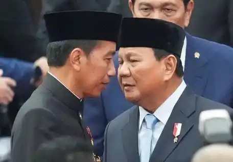 Presiden Prabowo Subianto (kanan) bersama Presiden ke-7 RI Joko Widodo (Foto: Istimewa)