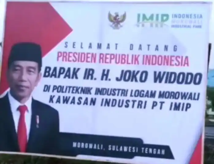 Spanduk PT IMIP menyambut kedatangan Jokowi yang saat itu menjabat presiden (Foto: Dok MI)