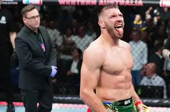Juara kelas menengah Ulimate Fighting Championship (UFC) Dricus du Plessis