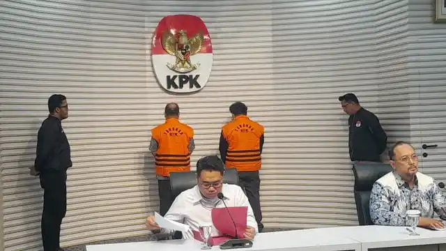 Direktur Penyidikan KPK, Asep Guntur Rahayu (kiri) dan Juru Bicara KPK, Tessa Mahardika Sugiarto (kanan) dalam konferensi pers penahan tersangka (Foto: Dok MI/Aswan)