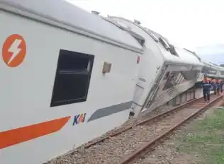 KA Purwojaya Anjlok [Foto: Ist]