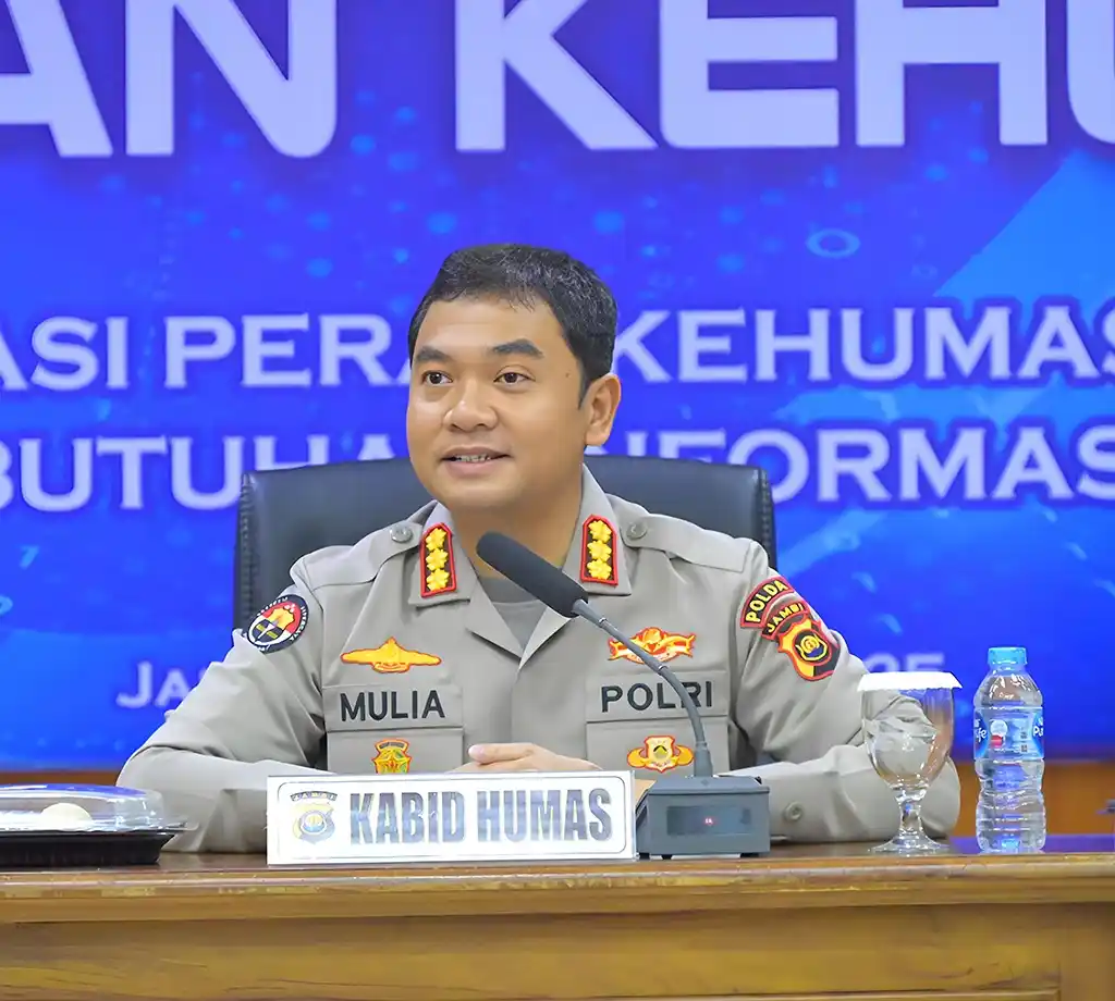 Kabid Humas Polda Jambi Kombes Pol. Mulia Prianto memberikan keterangan pers soal mutasi 24 Juni 2025 (Foto: Dok/MI)