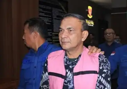 Kejaksaan Tinggi (Kejati) Sumatera Utara (Sumut) menetapkan bekas Kepala Dinas Pendidikan (Kadisdik) Kota Tebing Tinggi Idham Khalid (IK) sebagai tersangka kasus korupsi papan tulis interaktif (smartboard) SMPN se-Kota Tebing Tinggi tahun 2024, Kamis (4/12/2025).