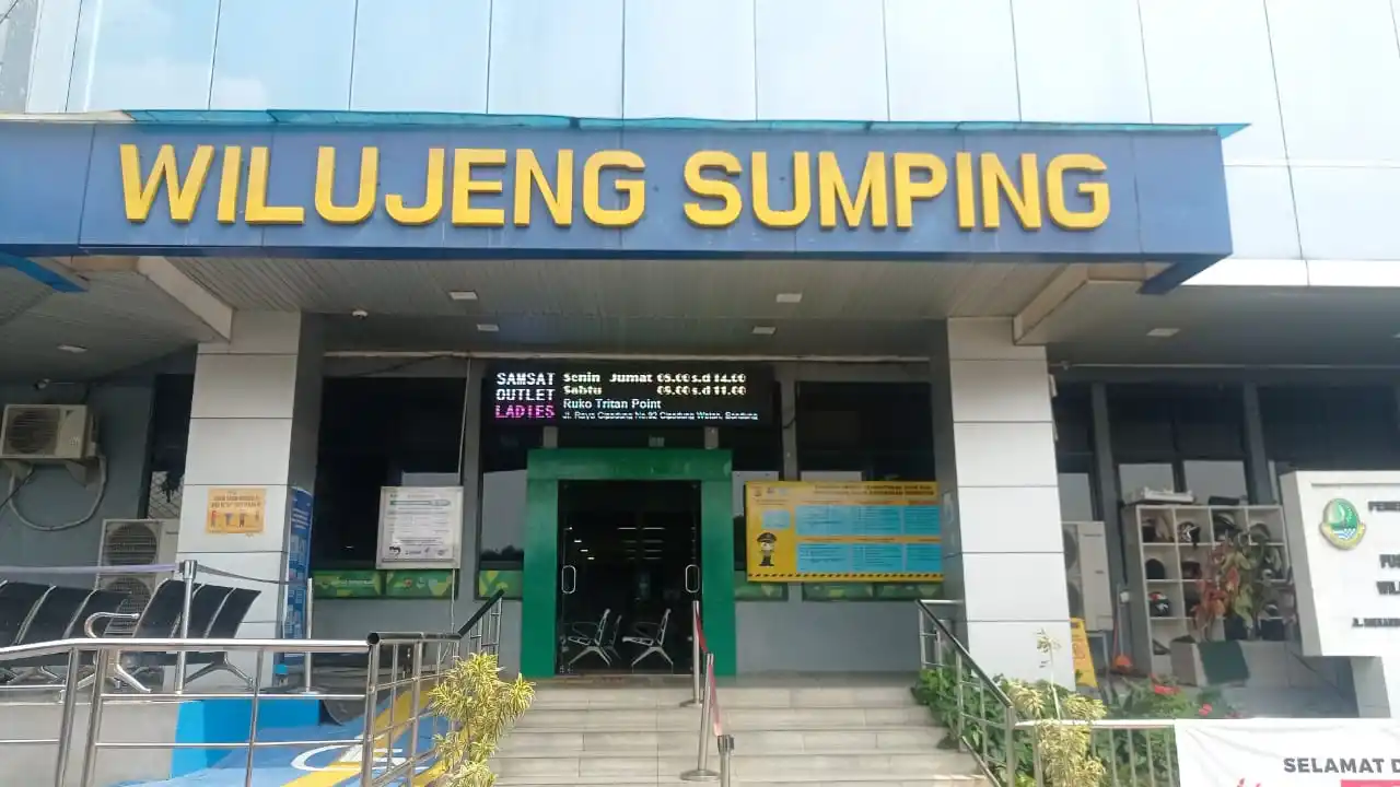 Caption:  Kantor Samsat Soekarno Hatta (Soetta), Jl. Soekarno Hatta, Kota Bandung, Jawa Barat. (Foto: Sugiyanto/MI)