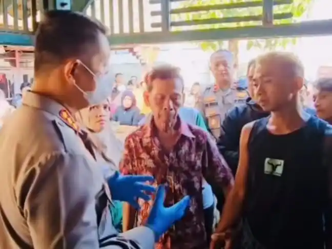 Kapolresta Bandung Kombes Pol Aldi Subartono saat memimpin langsung olah TKP di Kampung Cae, Desa Kiangroke, Kecamatan Banjaran, Kabupaten Bandung, Jawa Barat, pada Jumat (5/9/2025). (Foto: Instagram/@aldi2003ts).