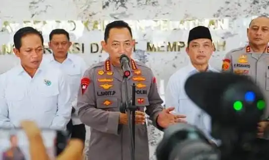 Kapolri Meninjau Penanganan Karhutla di Kalimantan Barat (Foto: Repro)