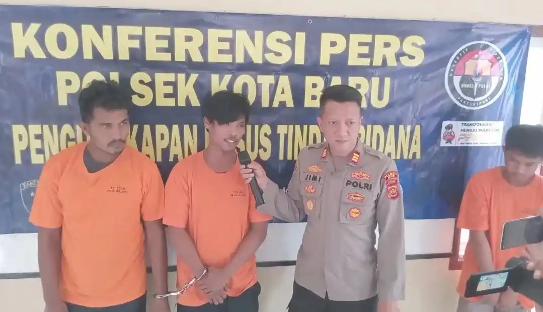 Kapolsek Kotabaru Jambi, AKP Jimi Fernando, S.I.K saat memberikan keterangan pers usai ungkap kasus pencurian dan kekerasan, Kamis (19/6/2025). (Foto: Dok/MI)