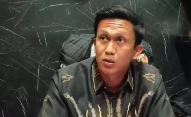 Kasat Reskrim Polres Jember AKP Abid Uais Al-Qarni Aziz memberikan keterangan kasus Pencabulan. (Foto: Antara)