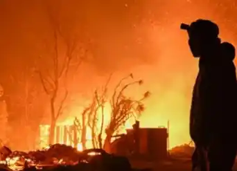 kebakaran paling dahsyat dalam sejarah Los Angeles, yang menghancurkan lebih dari 5.300 bangunan (Foto: Ist)