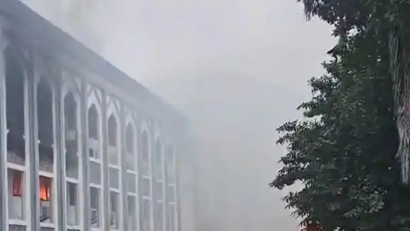 Kebakaran Gedung Rektorat Kampus UIN Syarif Hidayatullah Jakarta di Ciputat, Tangerang Selatan (Foto: Repro)