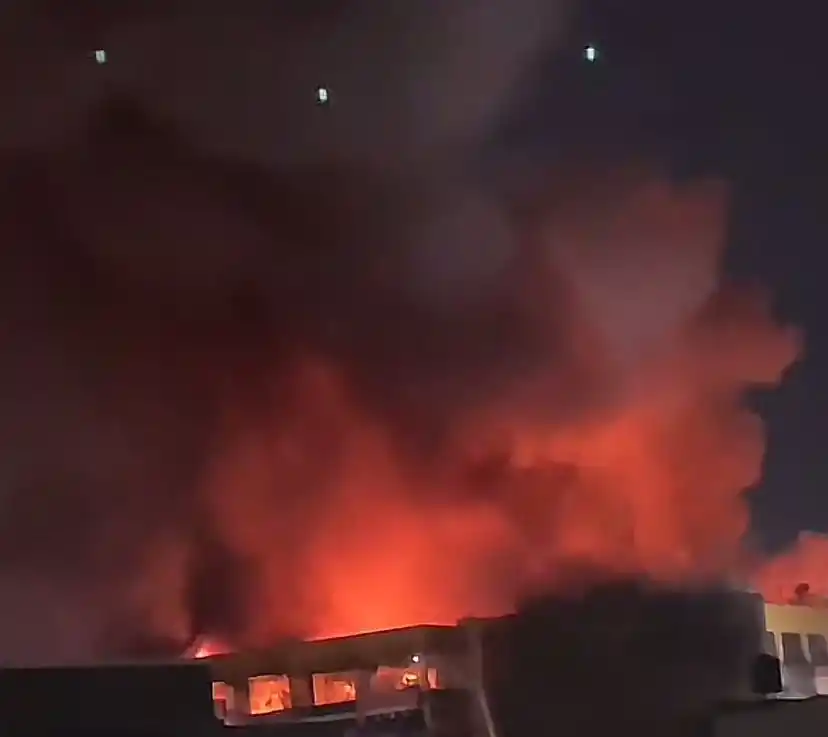 Kebakaran Glodok Plaza [Foto: MI/Plo]