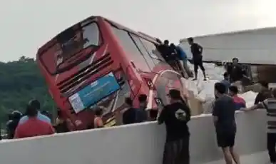 kecelakaan bus pariwisata (Foto: Istimewa)