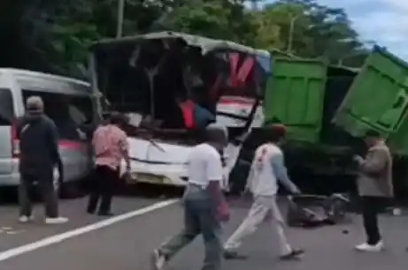 Kecelakaan di Tol Cipularang [Foto: Ist]
