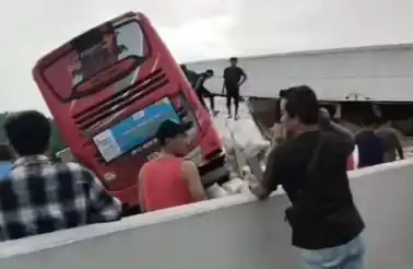 Kecelakaan di Tol Pandaan-Malang, Senin (23/12/2024). [Foto: Repro]