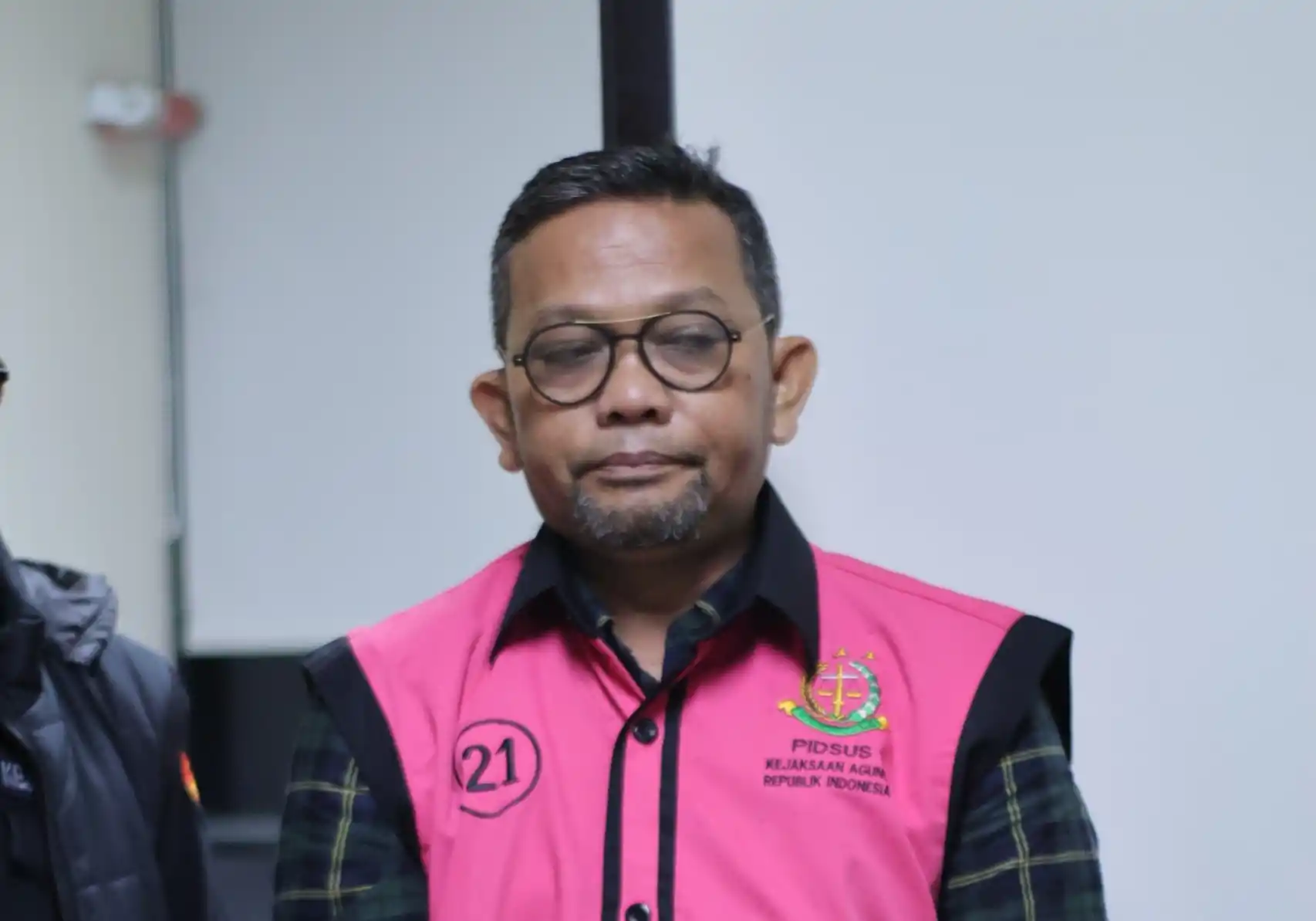 MSY mengenakan rompi tahanan (Foto: Dok MI)