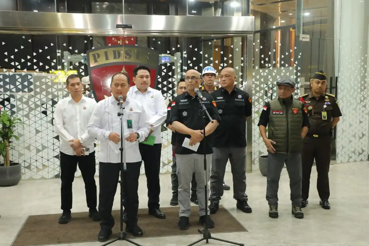 Kejaksaan Agung menetapkan 11 tersangka dalam kasus dugaan korupsi manipulasi ekspor Crude Palm Oil (CPO) yang disamarkan sebagai limbah Palm Oil Mill Effluent (POME) periode 2022–2024. (Foto: Dok Ist)