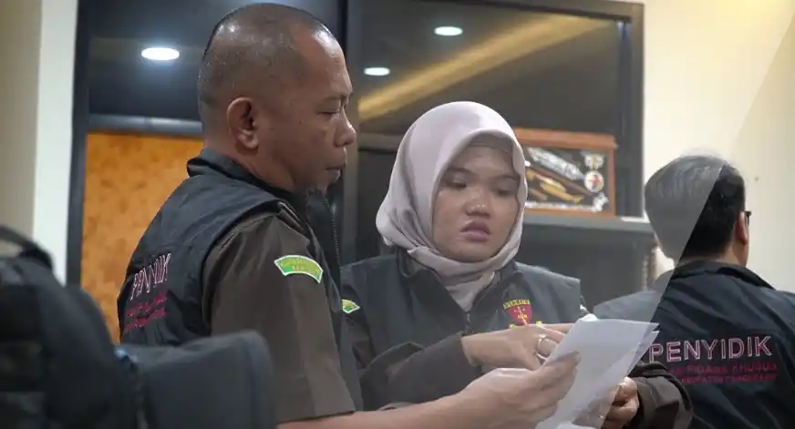 Tim Penyidik Bidang Tindak Pidana Khusus Kejaksaan Negeri Kabupaten Tangerang menggeledah kantor Dinas Pemberdayaan Masyarakat dan Pemerintahan Desa (DPMPD) Kabupaten Tangerang pada Senin (10/2/2025) kemarin.