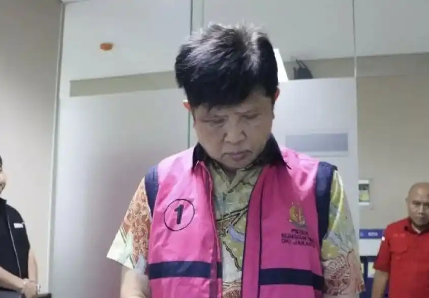 Direktur Utama (Dirut) PT Green Energy Natural Gas, Oei Edward Wijaya (OEW) mengenakan rompi tahanan Kejati DKI Jakarta (Foto: Dok MI/Istimewa)