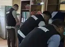 Penyidik Kejari Jakarta Timur menggeledah Kantor Suku Dinas PPKUKM Jakarta Timur pada Senin (10/11/2025) (Foto: Dok MI)