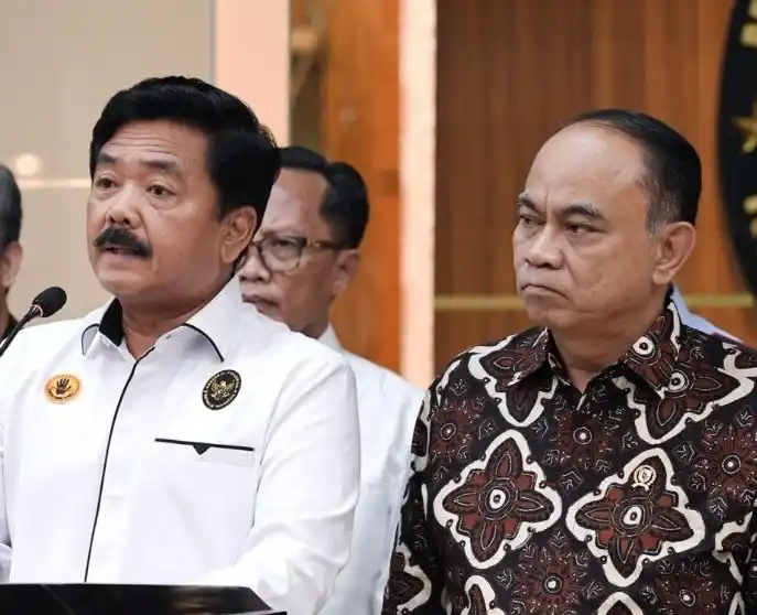 Hadi Tjahjanto, mantan Menteri Koordinator Bidang Politik, Hukum, dan Keamanan (Menko Polhukam) (kiri) dan Menteri Komunikasi dan Informatika sekaligus Menteri Koperasi (Menkop), Budi Arie Setiadi (kanan) (Foto: Dok MI/Istimewa)