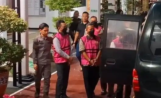 Kejari Tahan 6 Tersangka Kasus Korupsi Diskanak Purwakarta (Foto: Repro)