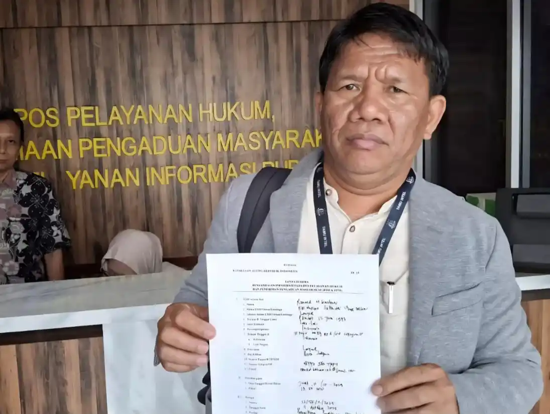 Kuasa hukum Rahmadi, Ronald Siahaan laporkan dua Jaksa Kejari Tanjungbalai ke Kejagung RI terkait dugaan pelanggaran etik, Jumat (10/10/2025) (Foto: Istimewa)