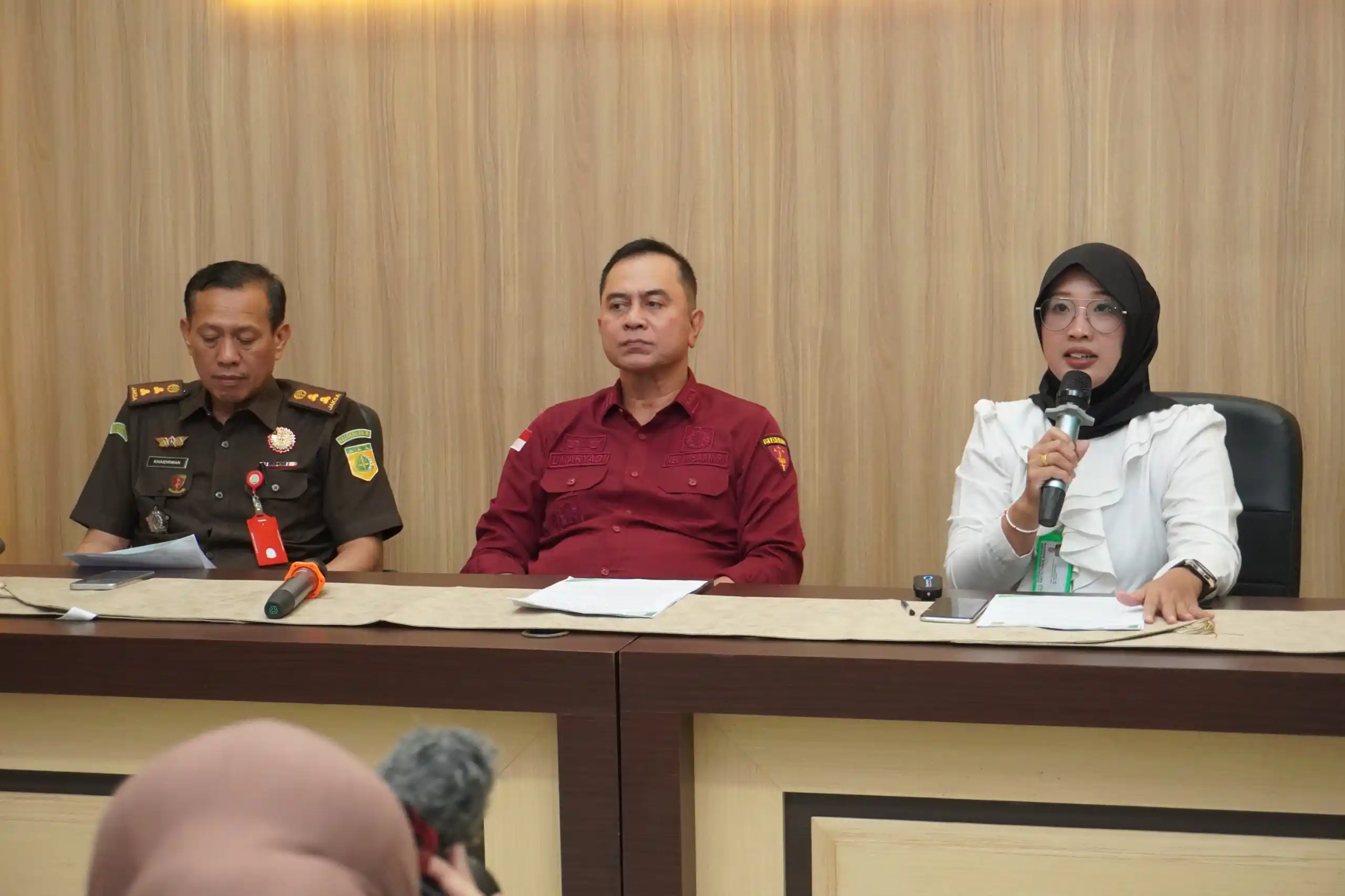 Kepala Seksi Penerangan Hukum (Kasepenkum) Kejati Sumsel, Vanny Yulia Eka Sari (kanan) (Foto: Dok MI/Kejati Sumsel)