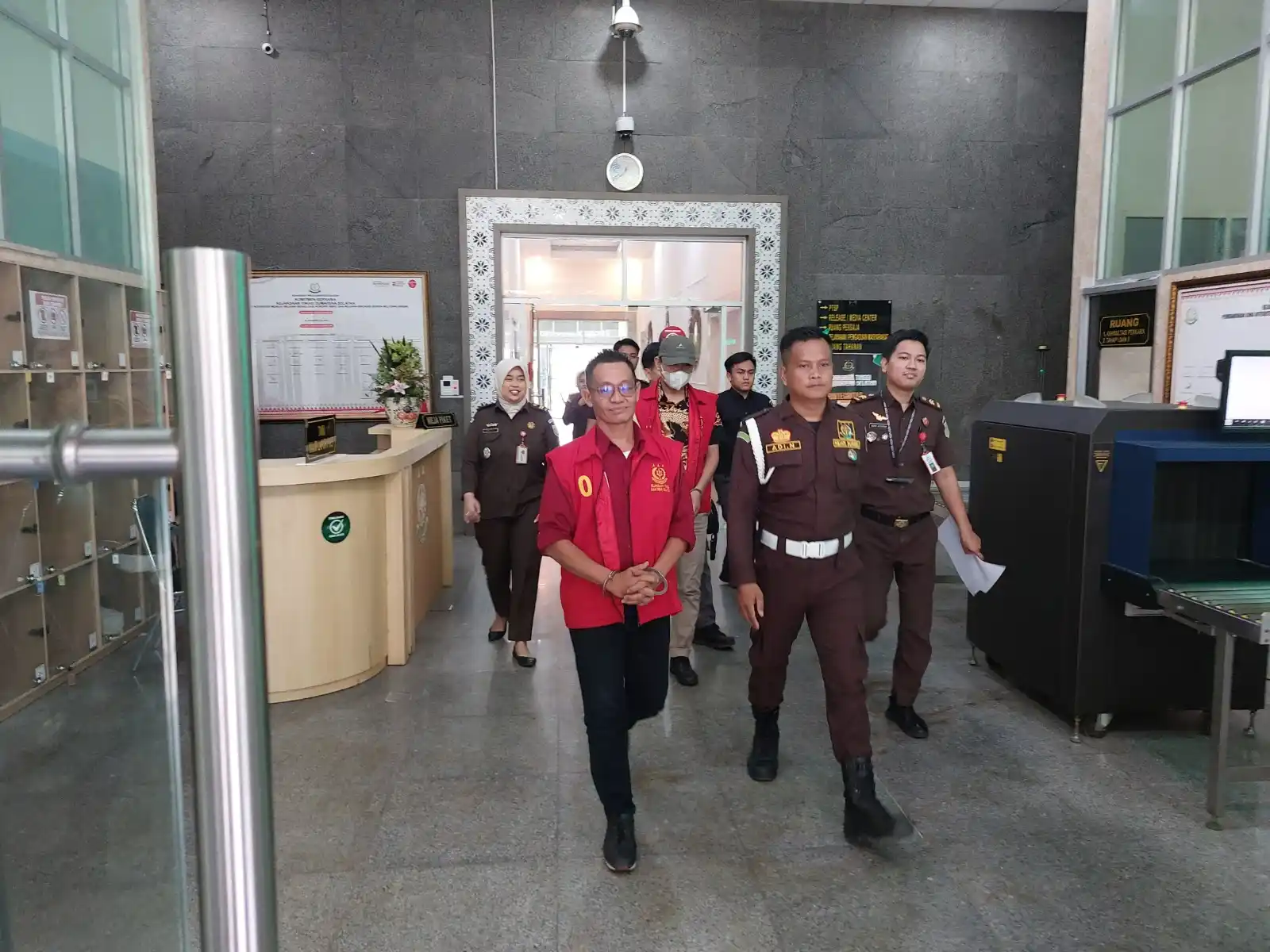 Tersangka tipikor kegiatan pembuatan dan pengelolaan jaringan/instalasi komunikasi dan informasi lokal desa pada DPMD Musi Banyuasin (Foto: Dok MI)