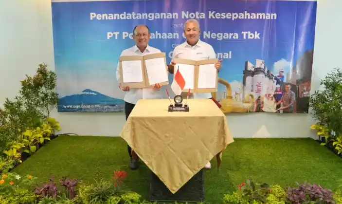 Kepala Badan Gizi Nasional (BGN), Dadan Hindayana (kiri) dan Direktur Utama PGN, Arief Setiawan Handoko (Foto: Antara)