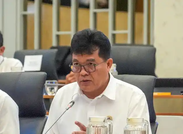 Kepala Badan Karantina Indonesia (Barantin), Sahat Manaor Panggabean menyampaikan paparan strategis dalam Rapat Dengar Pendapat bersama Komisi IV DPR-RI. Rapat yang dipimpin langsung oleh Ketua Komisi IV DPR-RI, Siti Hediati ini guna membahas isu aktual dan Rencana Kerja dan Anggaran Kementerian/Lembaga (RKA-K/L) Tahun 2026.