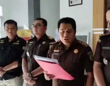 Kejaksaan Negeri (Kejari) Samosir menetapkan FAK sebagai tersangka dalam perkara dugaan tindak pidana korupsi Bantuan Penguatan Ekonomi bagi Korban Bencana Alam Banjir Bandang di Kabupaten Samosir, Provinsi Sumatera Utara, Tahun Anggaran 2024.