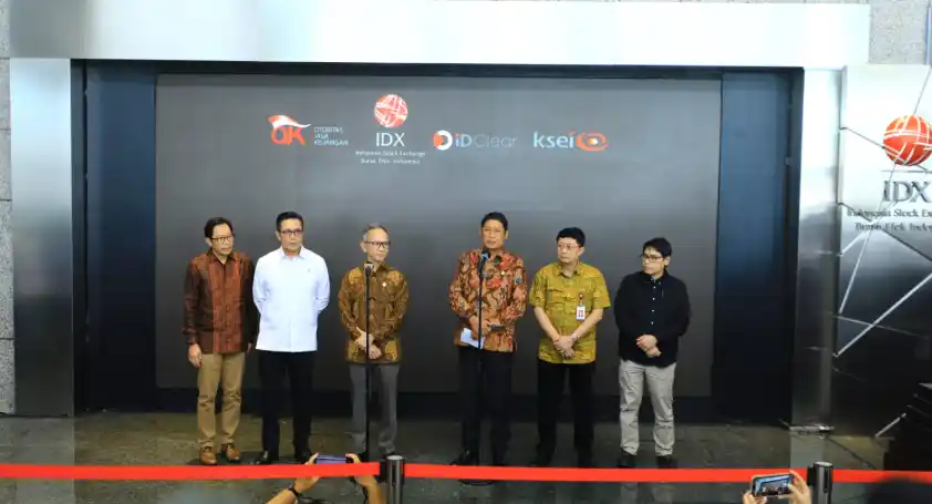 Ketua Dewan Komisioner OJK, Mahendra Siregar saat ditemui di Gedung BEI, Jakarta, Jumat (30/1/2026). (Foto: Dok MI/Dian Ihsan)