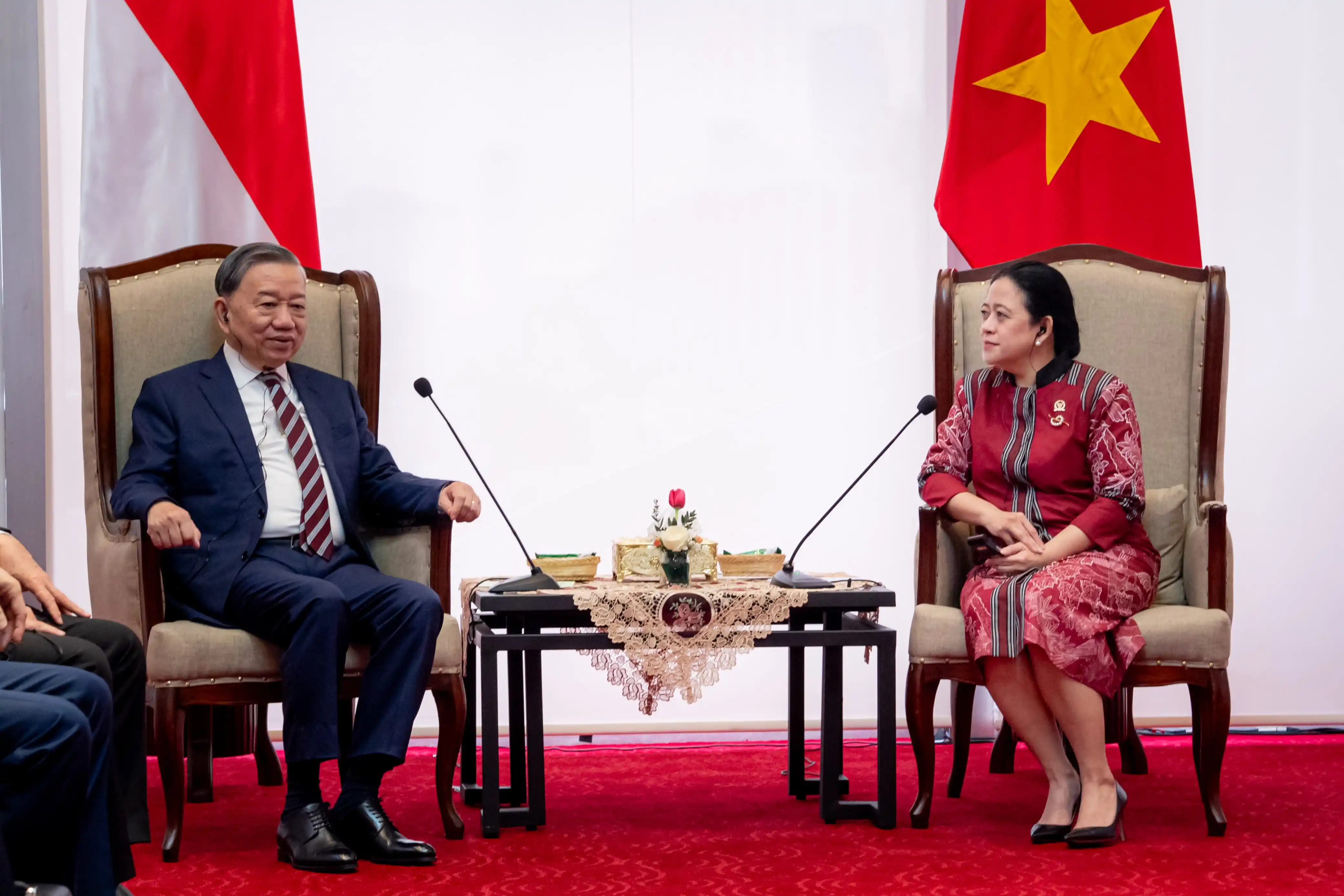 Ketua DPR RI Puan Maharani menyambut kedatangan Sekretaris Jenderal Partai Komunis Vietnam (PKV), To Lam. (Dok. MI)