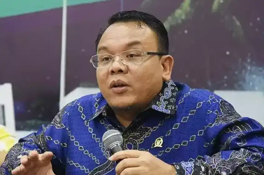 Ketua Komisi VII DPR RI sekaligus Wakil Ketua Umum DPP PAN Saleh Partaonan Daulay (Foto: Istimewa)