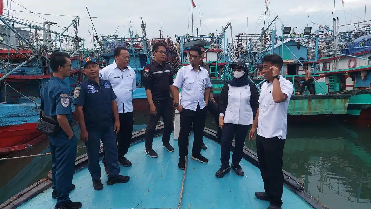 KKP saat tinjau kepadatan pelabuhan Muara Angke (Dok. MI)