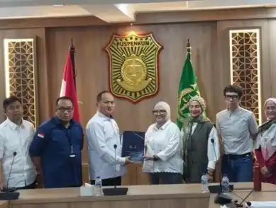 Koalisi masyarakat sipil mendesak Kejaksaan Agung menggunakan yurisdiksi universal untuk mengusut dugaan genosida dan pelanggaran HAM berat oleh Israel di Gaza. Mereka menilai Indonesia memiliki dasar hukum kuat dan kewajiban moral untuk bertindak, bukan sekadar bersuara diplomatik. (Foto: Dok MI)