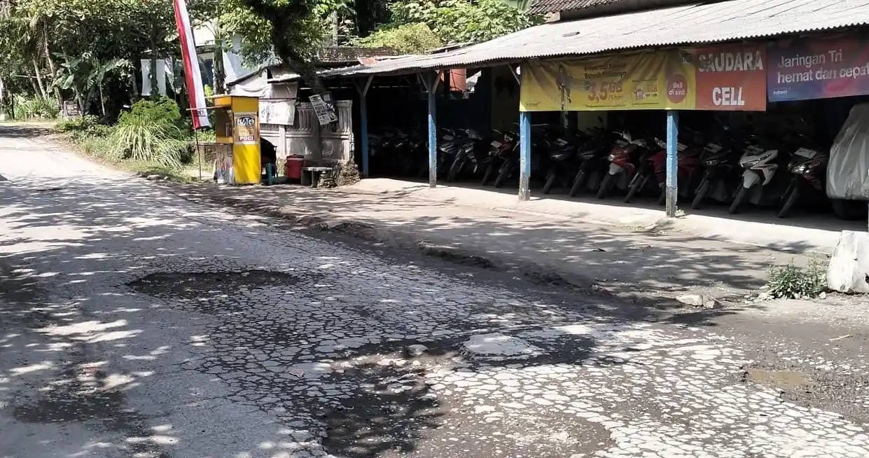 Kondisi jalan di salah satu ruas, di Kecamatan Garum, Kabupaten Blitar (Foto: Dok/JK-MI)