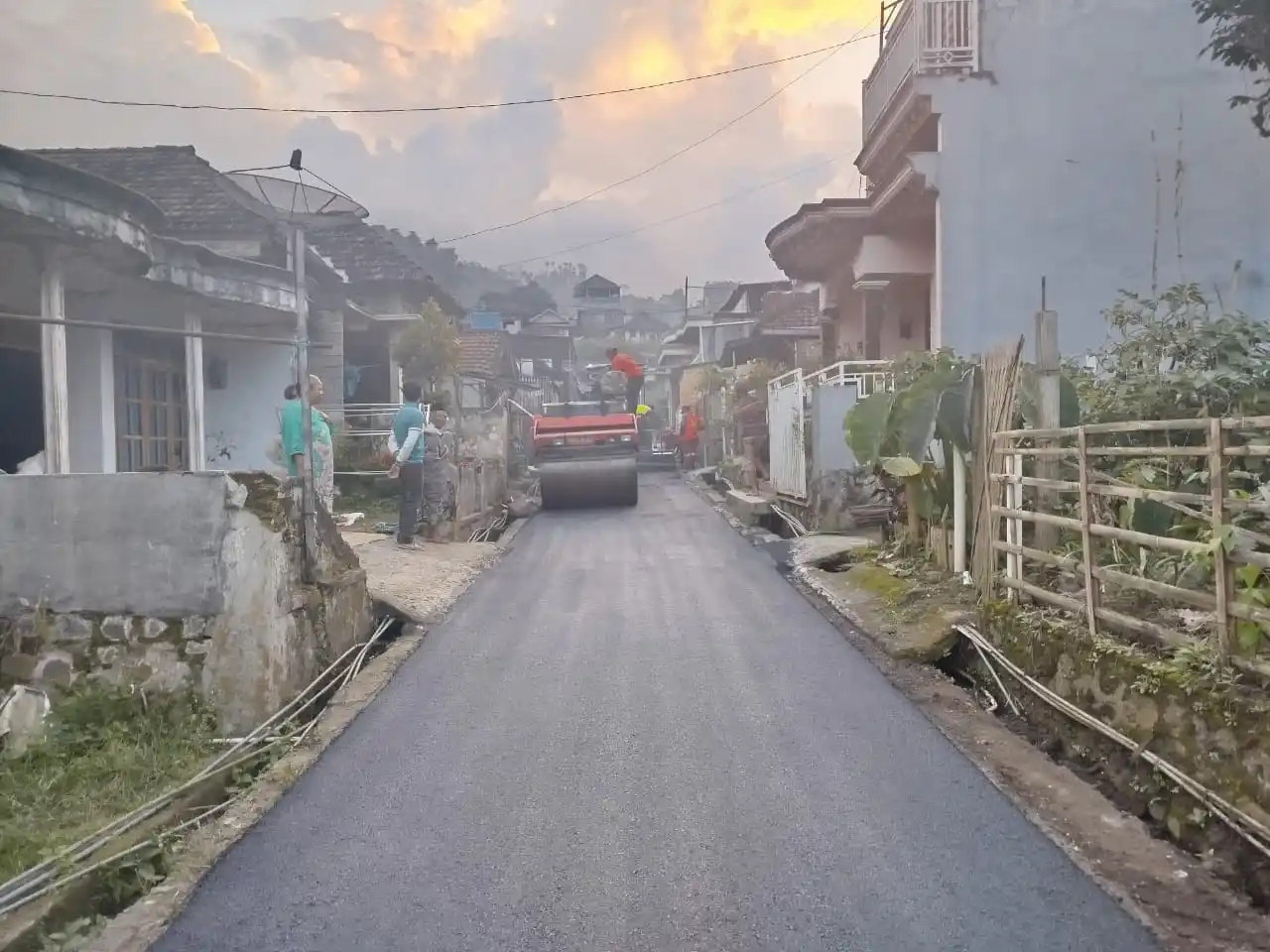 Kondisi pembangunan jalan lingkar Desa Ngabab Kecamatan Pujon Kabupaten Malang. (Foto : Dok/MI/Rina Sugeng Yuliani)