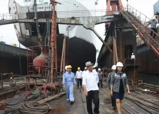 Menteri Perhubungan Budi Karya Sumadi menyaksikan langsung proses pelepasan kapal perintis berbobot 2000 GT tersebut di galangan PT. Dok dan Perkapalan Kodja Bahari (Persero), Tanjung Priok, Jakarta Utara, Selasa (8/12/2020).