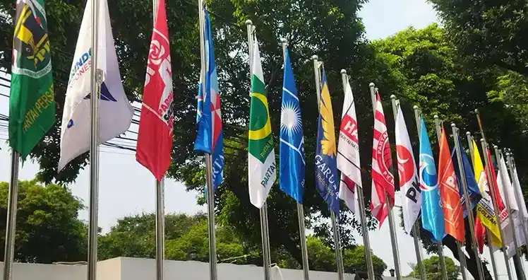 Bendera sejumlah partai politik peserta pemilu 2024 (Foto: Dok MI/Istimewa)