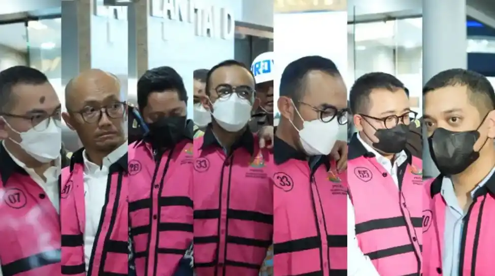 Tampang 7 ersangka perkara dugaan tindak pidana korupsi dalam Tata Kelola Minyak Mentah dan Produk Kilang PT Pertamina (Persero), Sub Holding dan Kontraktor Kontrak Kerja Sama (KKKS) tahun 2018 -2023 (Foto: Kolase MI/Aswan)