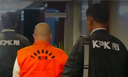 Tersangka korupsi Tapsen mengenakan rompi tahanan KPK (Foto: Dok MI)