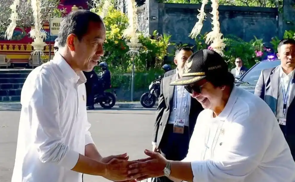 Mantan Presiden RI, Joko Widodo (Jokowi) dan Mantan Menteri LHK, Siti Nurbaya Bakar (Foto: Istimewa)