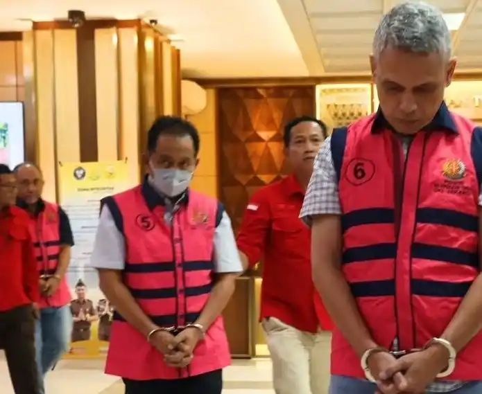 Sembilan orang ditetapkan sebagai tersangka dalam dugaan korupsi proyek fiktif di tubuh PT Telkom Indonesia. Salah satu nama yang mencuat adalah KMR, sosok yang disebut-sebut merupakan anggota DPRD Kalimantan Timur (Kaltim) sekaligus pimpinan partai politik di Balikpapan..