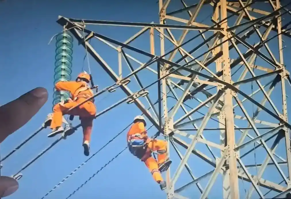 Ilustrasi - Petugas PT PLN (Foto: Dok MI/Aswan/Istimewa)