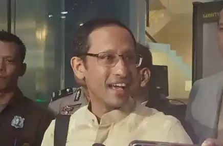 Mantan Menteri Pendidikan, Budaya, Riset, dan Teknologi (Mendikbudristek) Nadiem Makarim rampung memberikan keterangan di Komisi Pemberantasan Korupsi (KPK), Kamis (7/8/2025) malam.