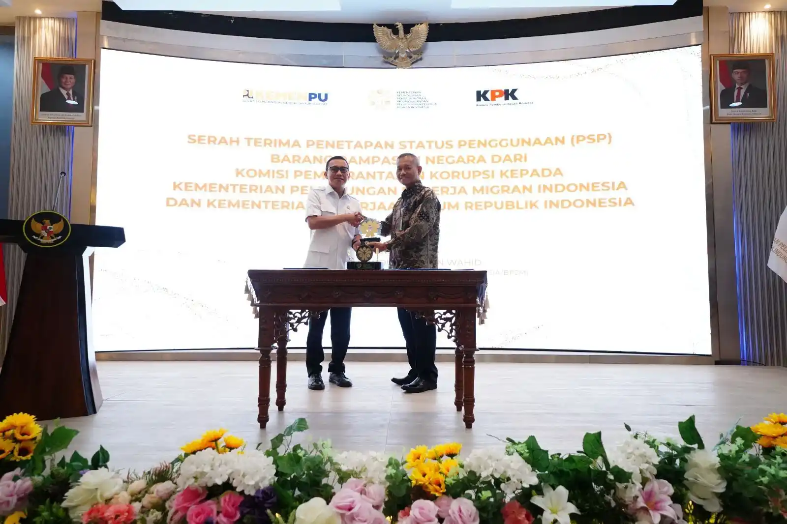 KPK saat menyerahkan  hibah tanah ke  Menteri P2MI Abdul Kadir Karding (Dok. MI)