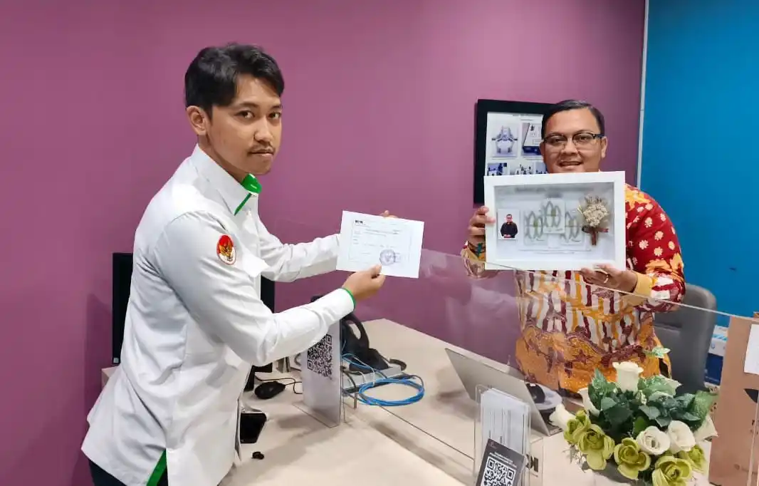 Kepala Biro Humas dan Komunikasi Publik Kementerian Agama, Thobib Al Asyhar, melaporkan penerimaan gratifikasi ke Komisi Pemberantasan Korupsi (KPK). Gratifikasi tersebut diterima saat dirinya masih menjabat sebagai Direktur Guru dan Tenaga Kependidikan (GTK) Madrasah pada Direktorat Jenderal Pendidikan Islam Kemenag.