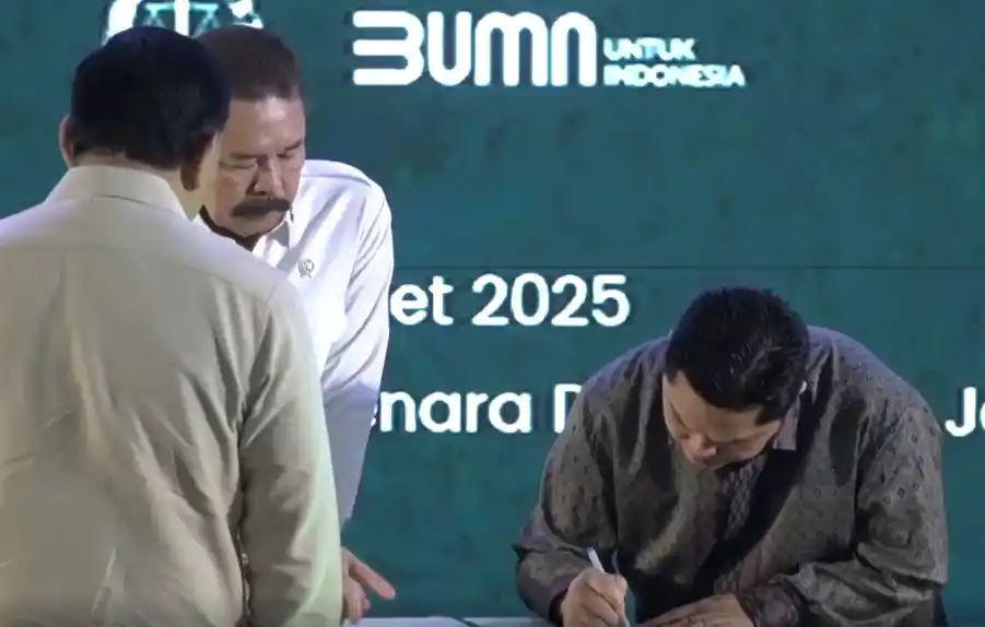 Kejaksaan Agung RI menyerahkan lahan kebun sawit hasil sitaan seluas 221 ribu hektar kepada Kementerian BUMN di Jakarta pada Senin (10/3) . Ratusan ribu hektar lahan sawit di Provinsi Riau dan Kalimantan Barat tersebut merupakan hasil sitaan kasus korupsi PT Duta Palma. (Foto: Dok MI/Aswan)